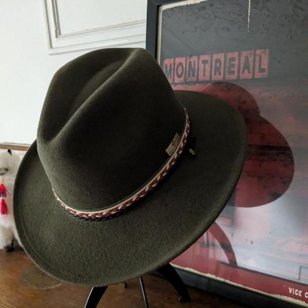 Green Felt hat , 4 laces at the base of the crown stack on top of one another in leather and different colors